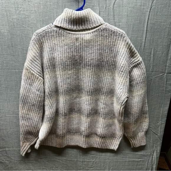 GAP Oversized Chunky Knit Turtleneck Sweater Women's XL Striped Gray Ivory - Picture 3 of 10